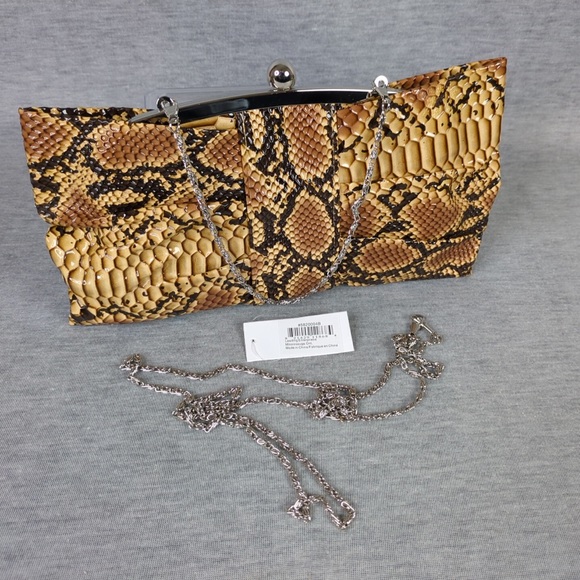 🍭 3/$10 👯‍♀️Host Pick⚡️FREE w/purchase SnakeskinPrint Clutch/Small Purse-w/flaws - Picture 6 of 13